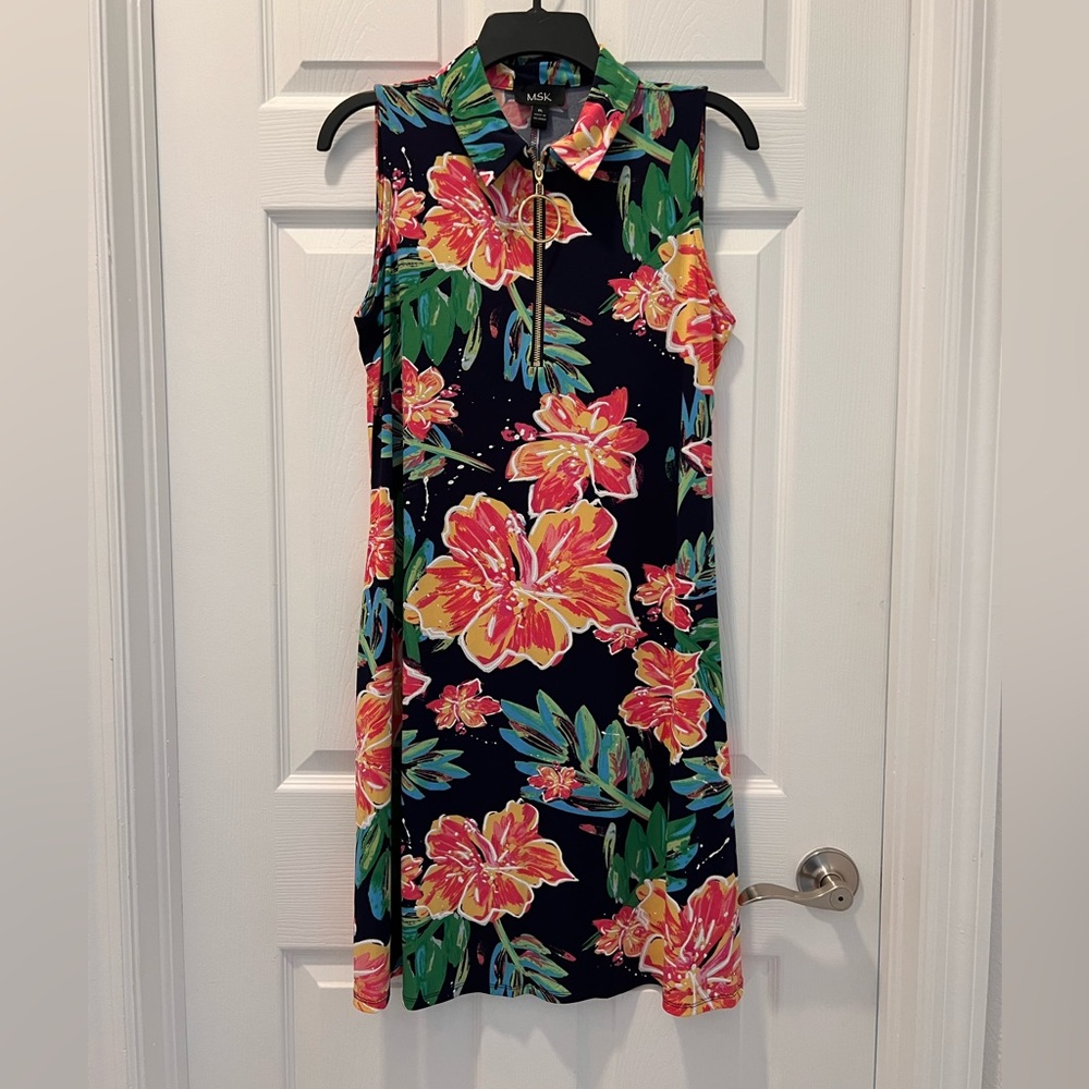 Summer dress with zipper and ring front